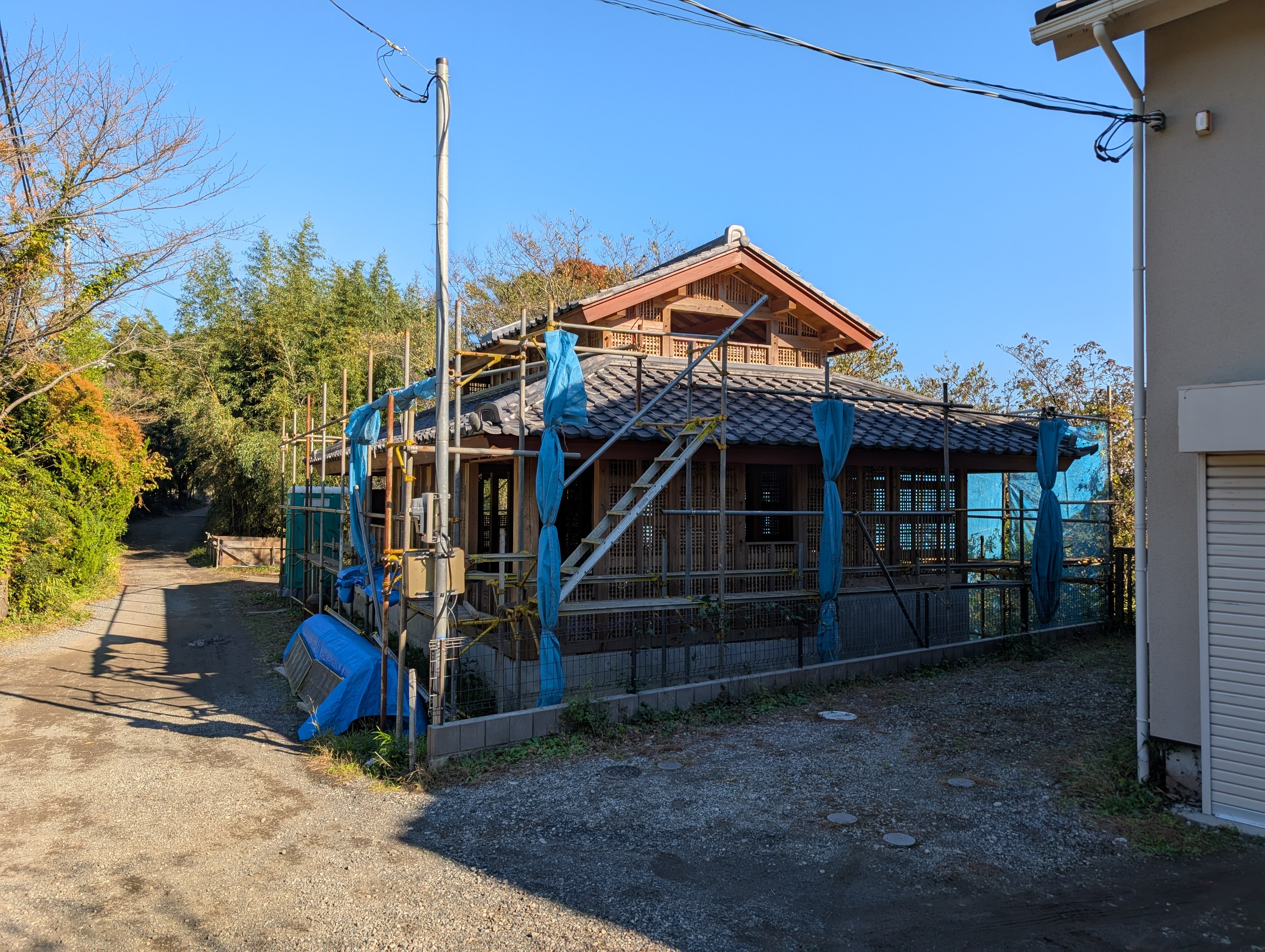 Construction of a house with bamboo walls in Kamakura 41281 by Syced - Own work, CC0, https://commons.wikimedia.org/w/index.php?curid=155679037