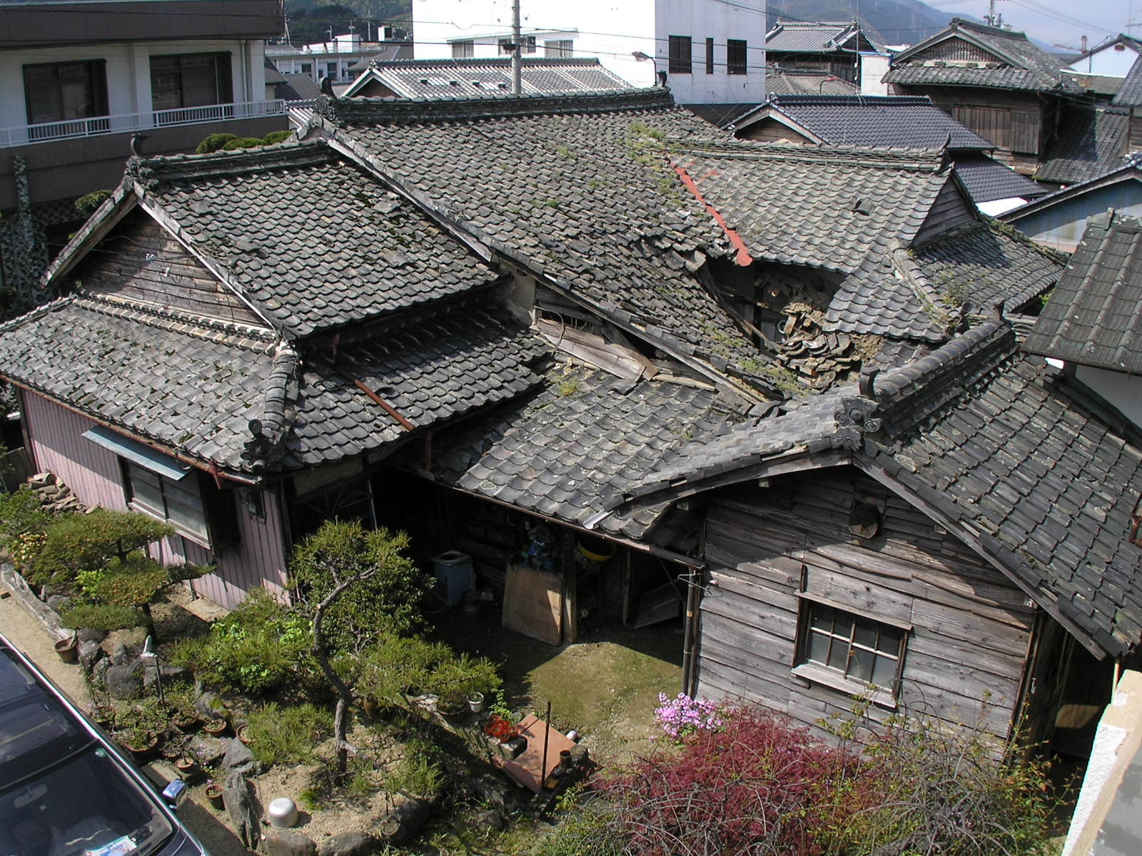 Deri Sokabe-house (a bird's eye view of Sogabe family abandoned house in Doi, Shikoku-Chuo City) 

By 松岡明芳 - Own work, CC BY-SA 3.0, https://commons.wikimedia.org/w/index.php?curid=15702198
