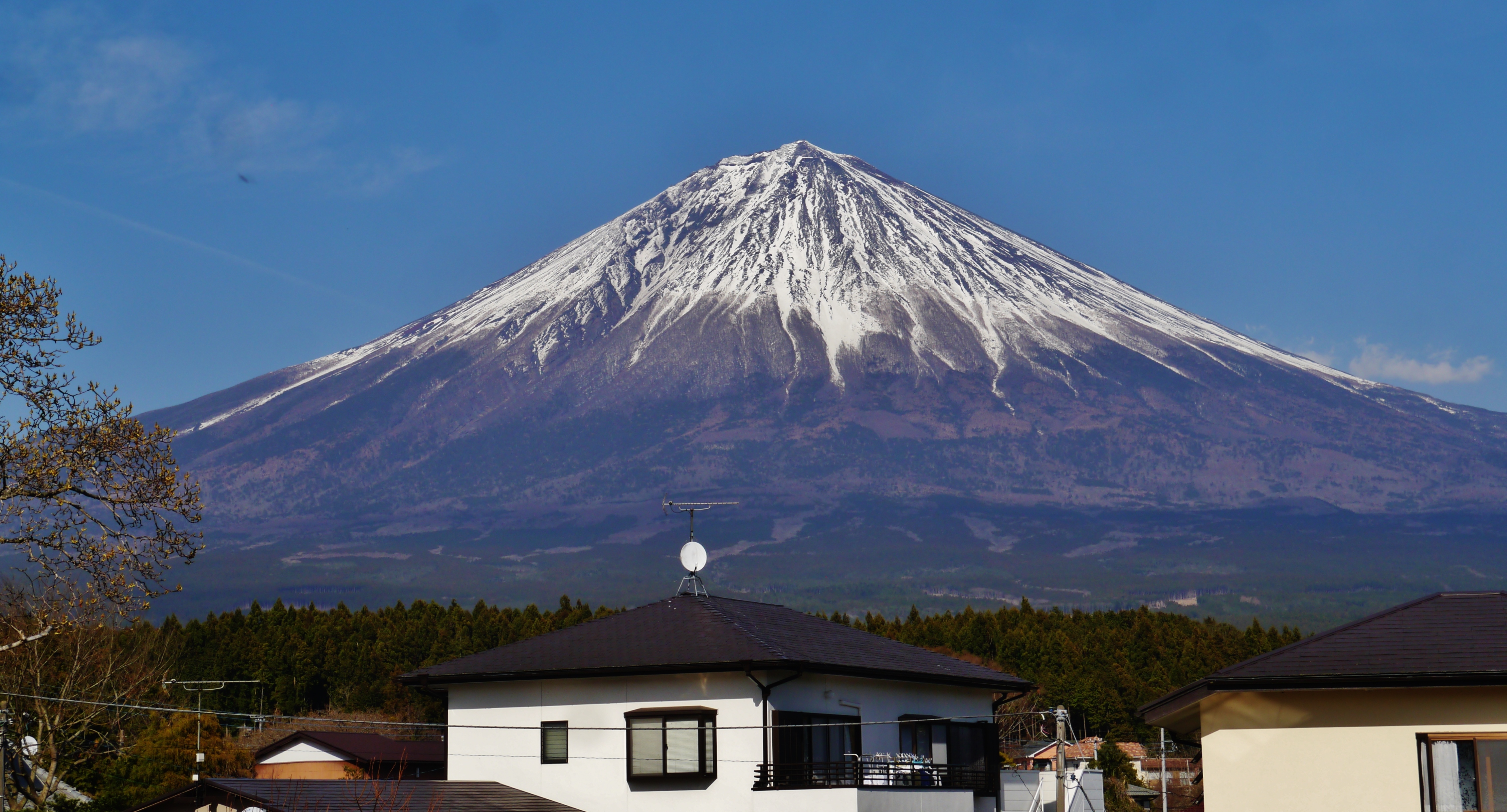 Mt Fuji view from Fujinomiya by Zairon - Own work, CC BY-SA 4.0, https://commons.wikimedia.org/w/index.php?curid=86442648