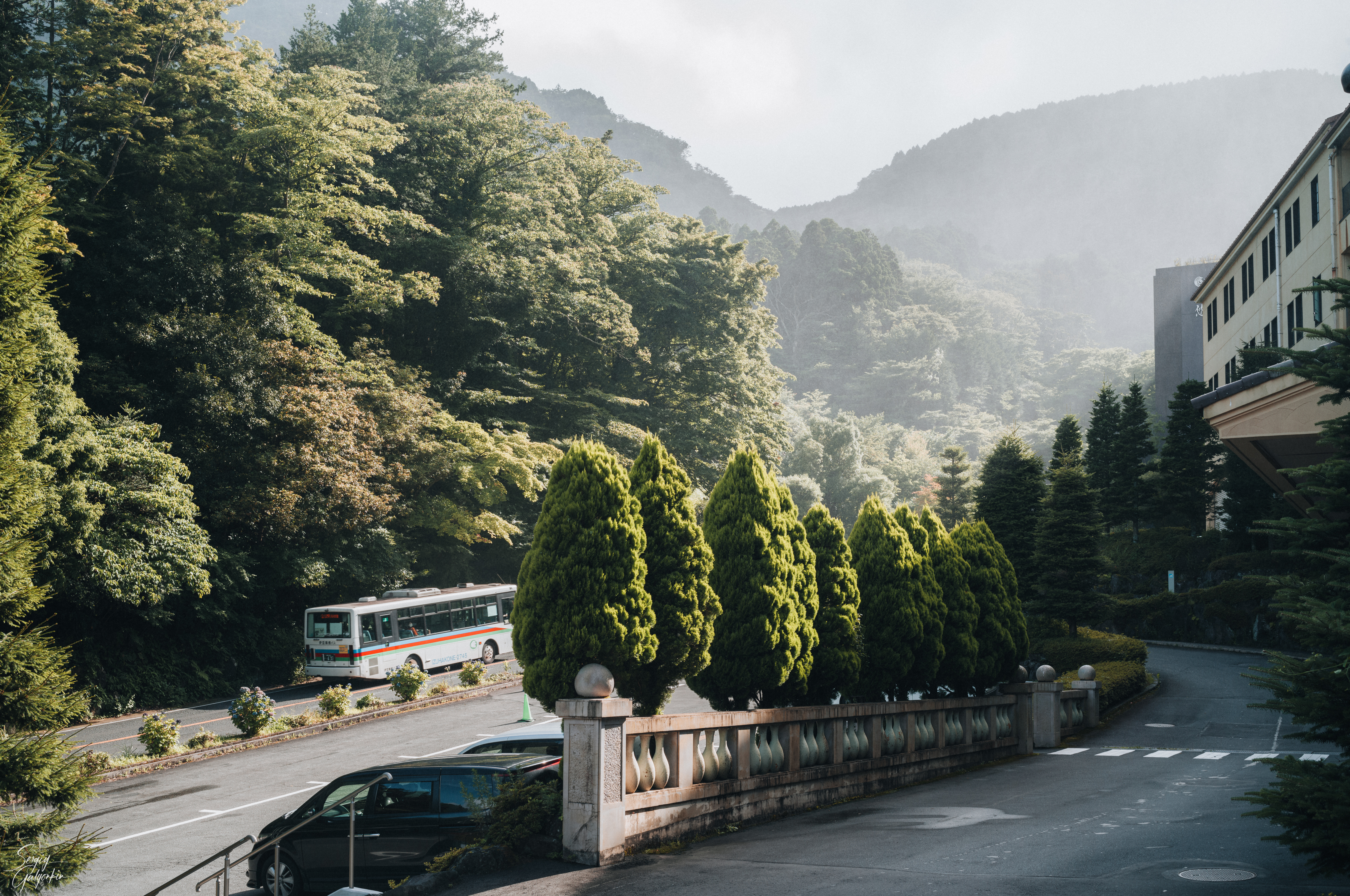 Hakone Mountain View by Sergiy Galyonkin from Raleigh, USA - Hakone, CC BY-SA 2.0, https://commons.wikimedia.org/w/index.php?curid=133267058