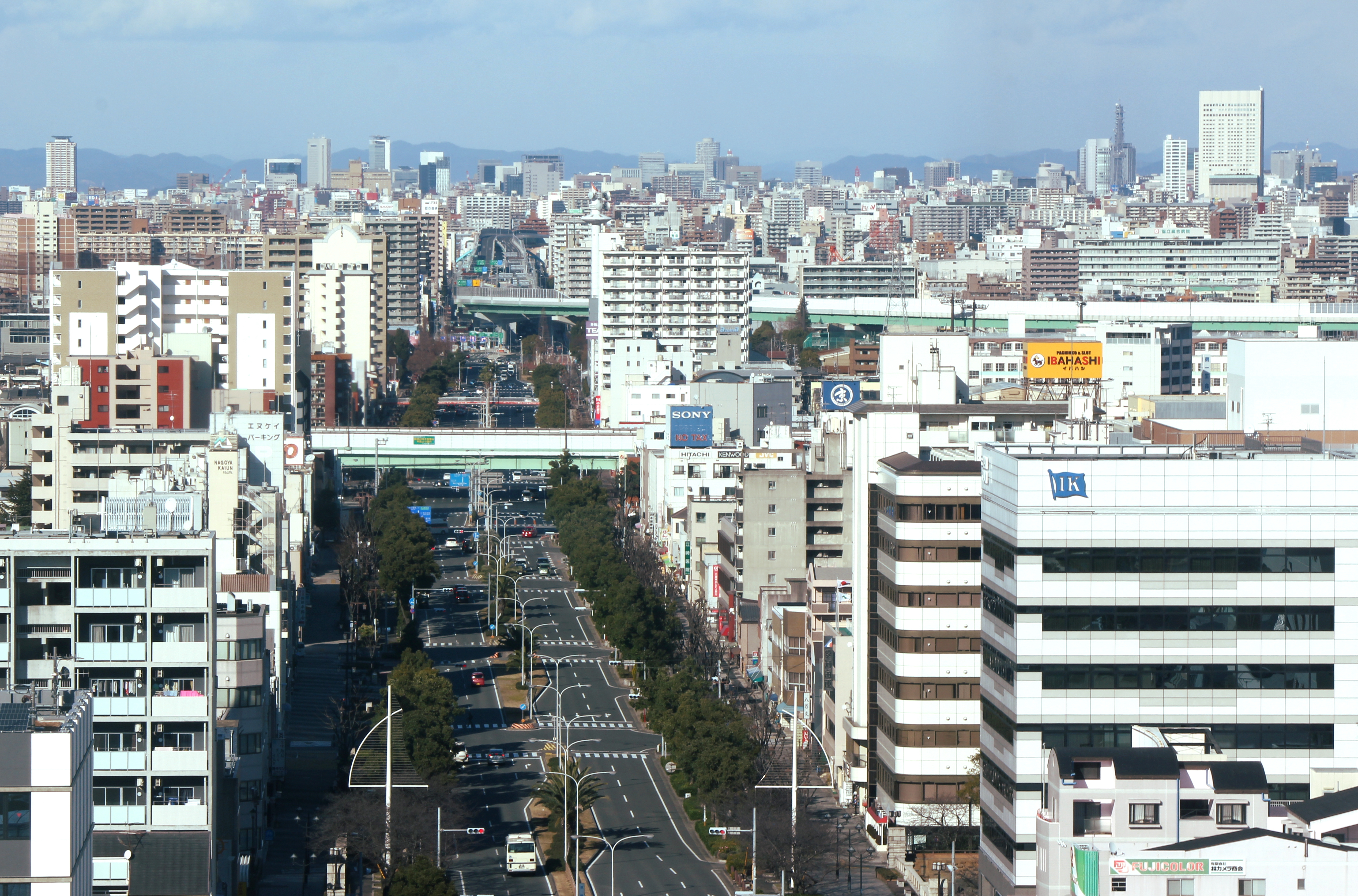 Nagoya Expwy Tokai Route 20160210 B by Oka21000 - Own work, CC BY-SA 4.0, https://commons.wikimedia.org/w/index.php?curid=46900411