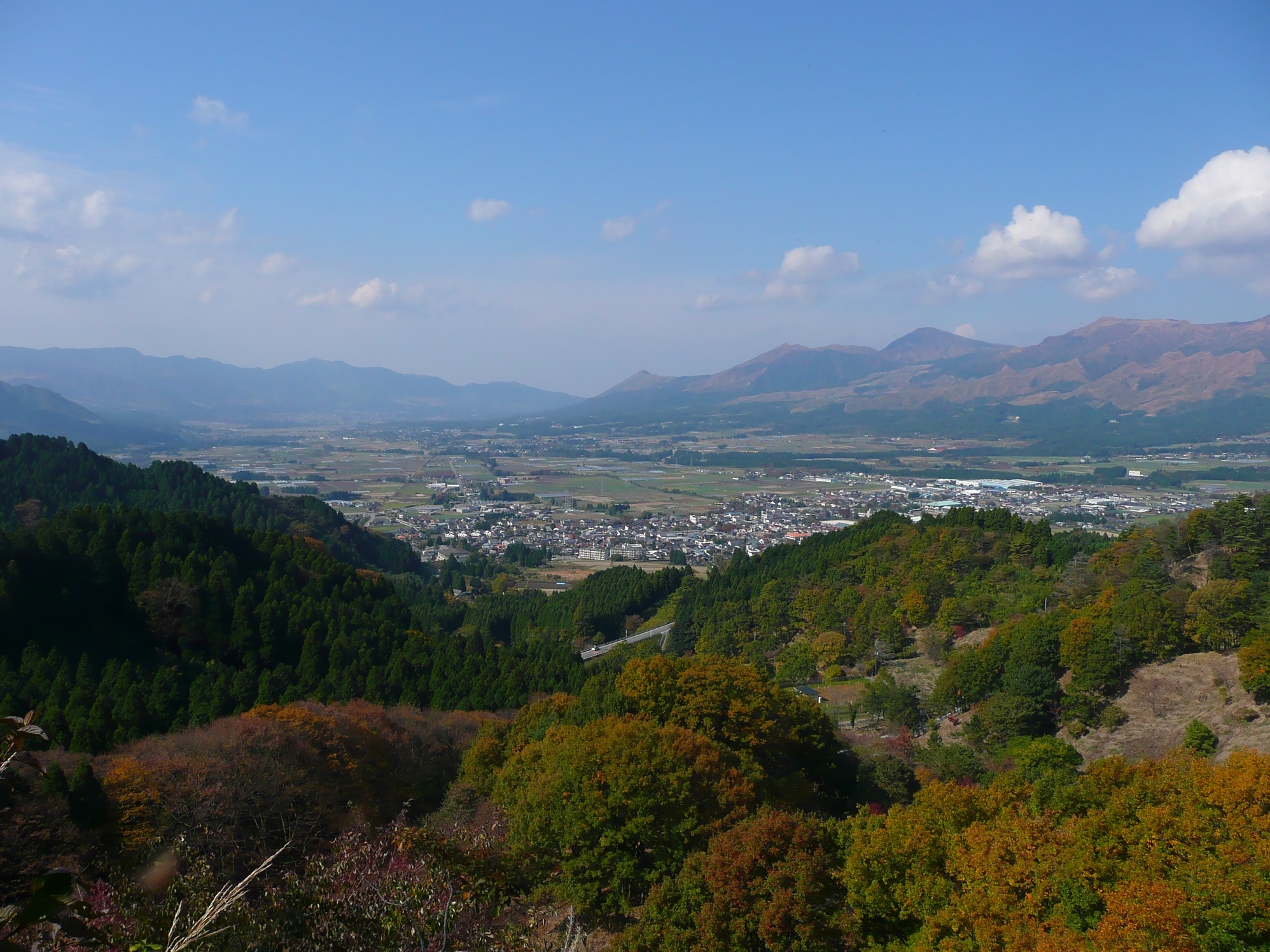 Nango Valley from Takamori Pass 2009 by Sanjo - Own work, CC BY-SA 3.0, https://commons.wikimedia.org/w/index.php?curid=8800614