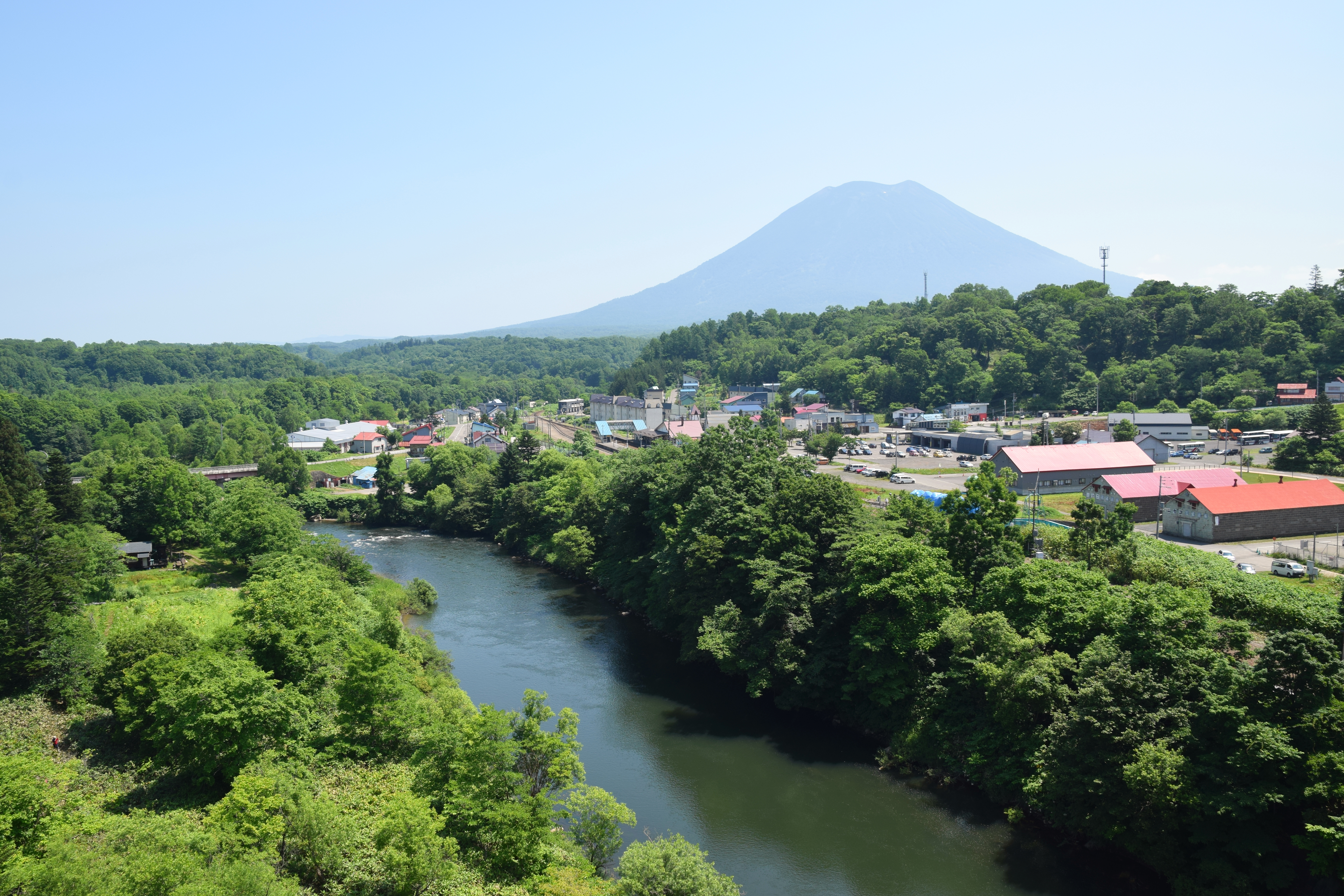 Niseko station by Raita Futo from Tokyo, Japan - Niseko station, CC BY 2.0, https://commons.wikimedia.org/w/index.php?curid=102130165