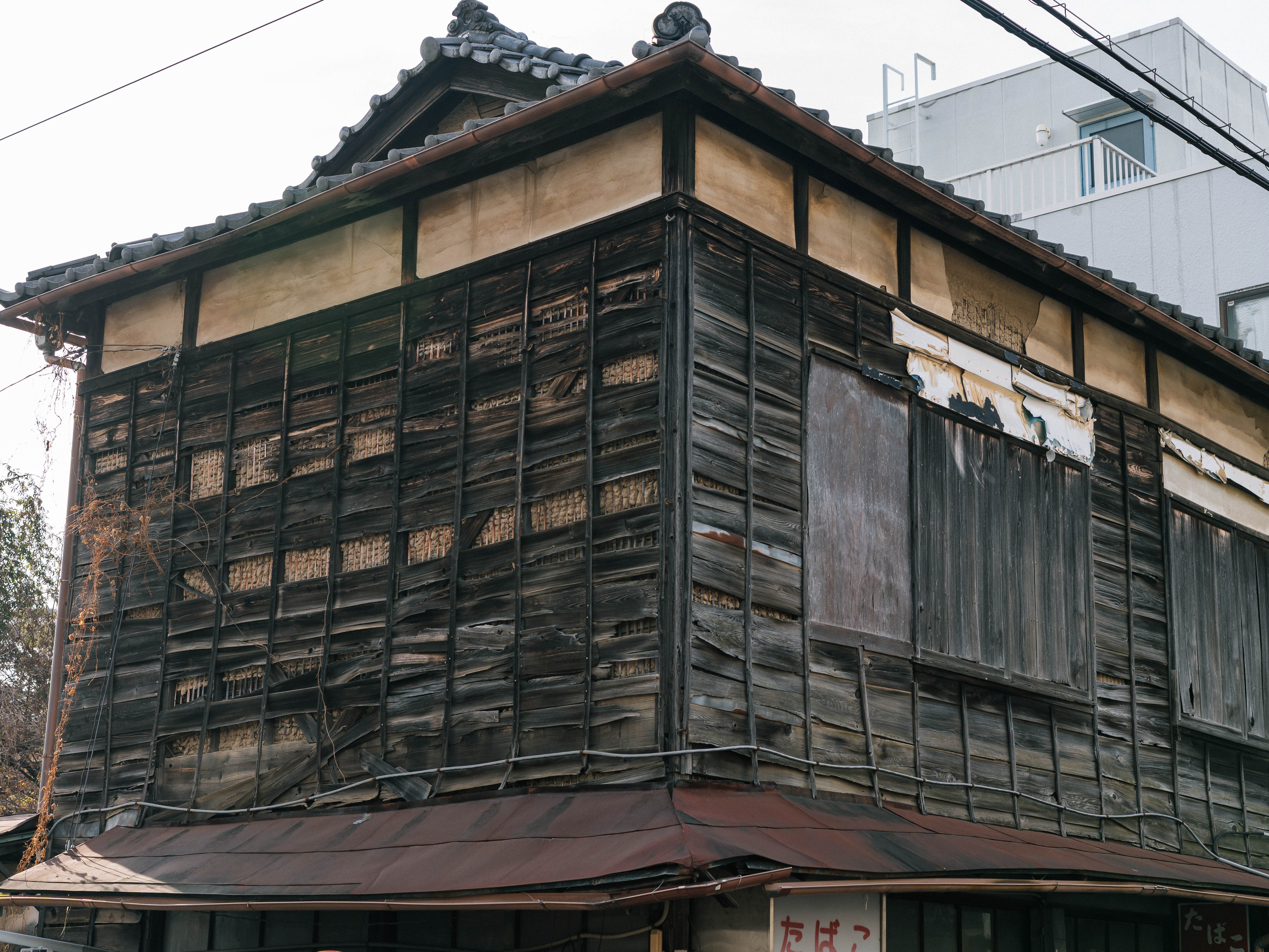 Old house 55080828131 Akiya House Japan by Ryohei Noda from Tokyo, Japan - Old house, CC BY 4.0, https://commons.wikimedia.org/w/index.php?curid=185155107