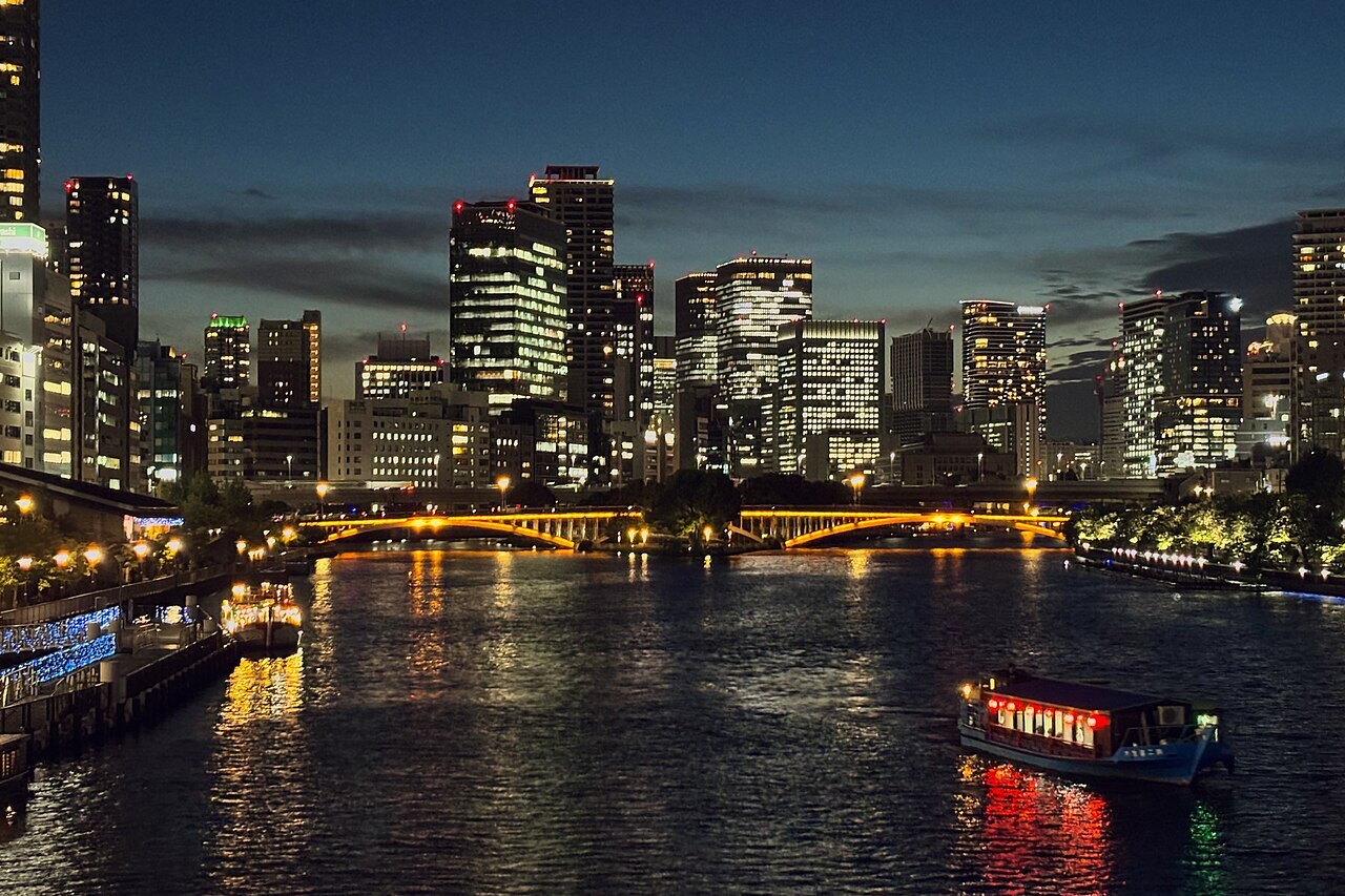 A view of the river at night in Nakanoshima, Osaka