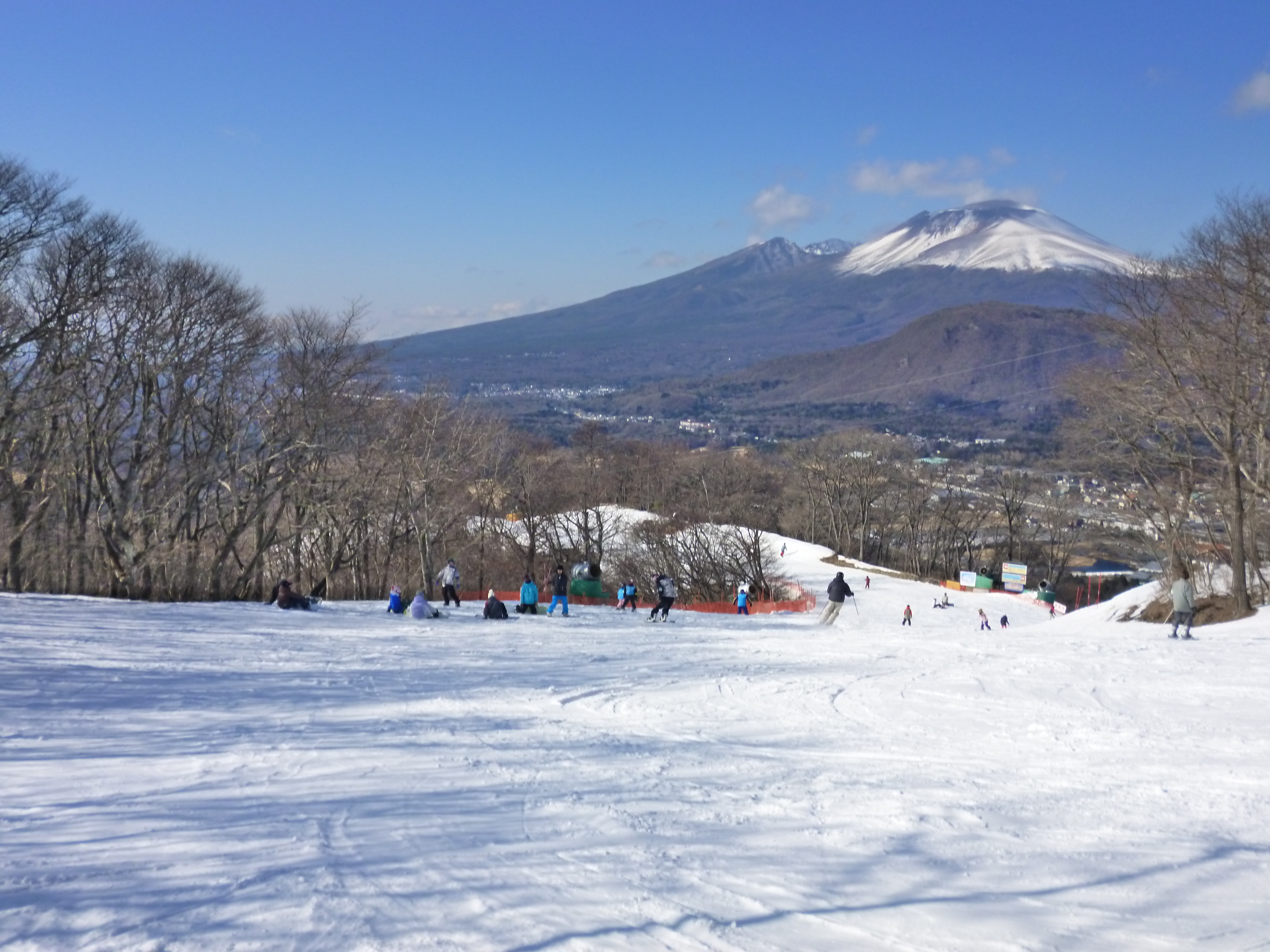A view of Prince Snow Resort Karuizawa and Mt. Asama in Karuizawa, Nagano, Japan

By Ski Mania - Own work, Public Domain, https://commons.wikimedia.org/w/index.php?curid=18337519
