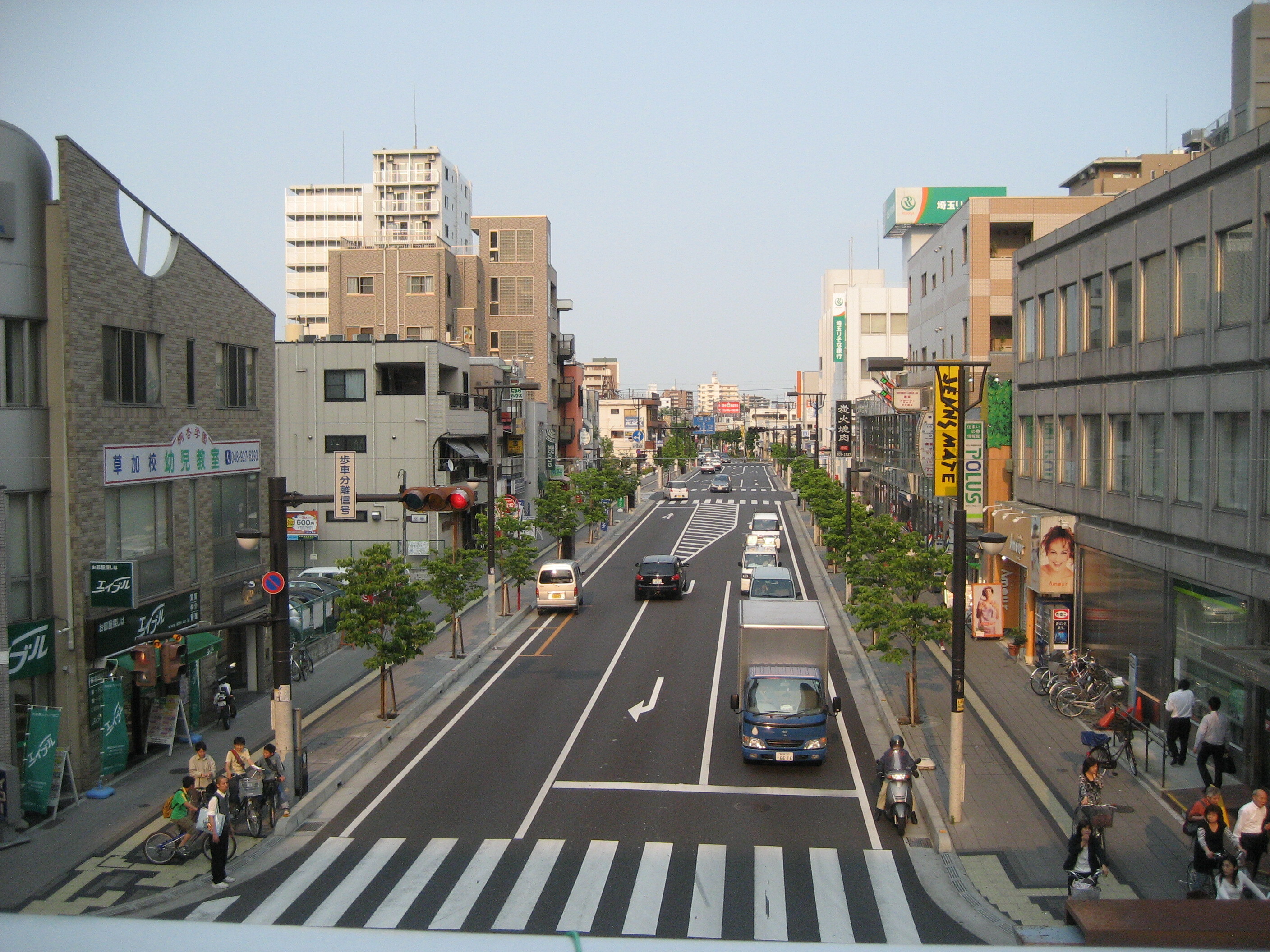 The Saitama Prefectural Road Route 402 in Soka City by Ebiebi2 - Own work, Public Domain, https://commons.wikimedia.org/w/index.php?curid=6951777