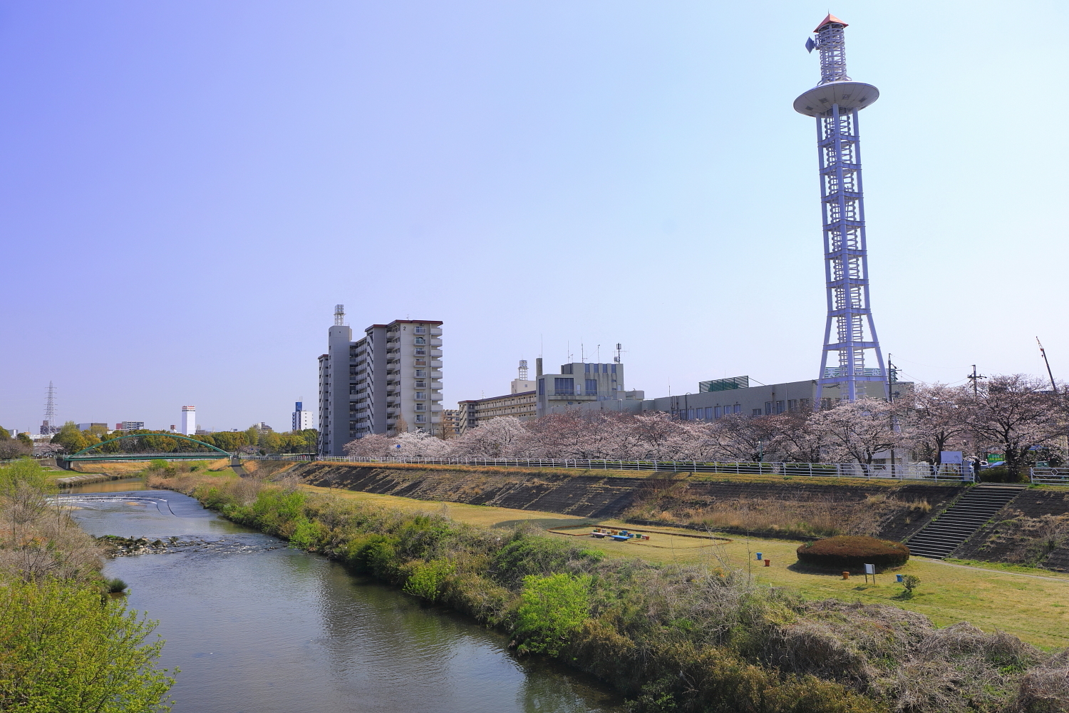 Tempaku gawa River Tempaku Ryokuchi Nagoya City Tempaku Ward Office Kutsuuchiba Yagoto Tempaku cho Tempaku Ward Nagoya 2021 by Tomio344456 - Own work, CC BY-SA 4.0, https://commons.wikimedia.org/w/index.php?curid=107545246