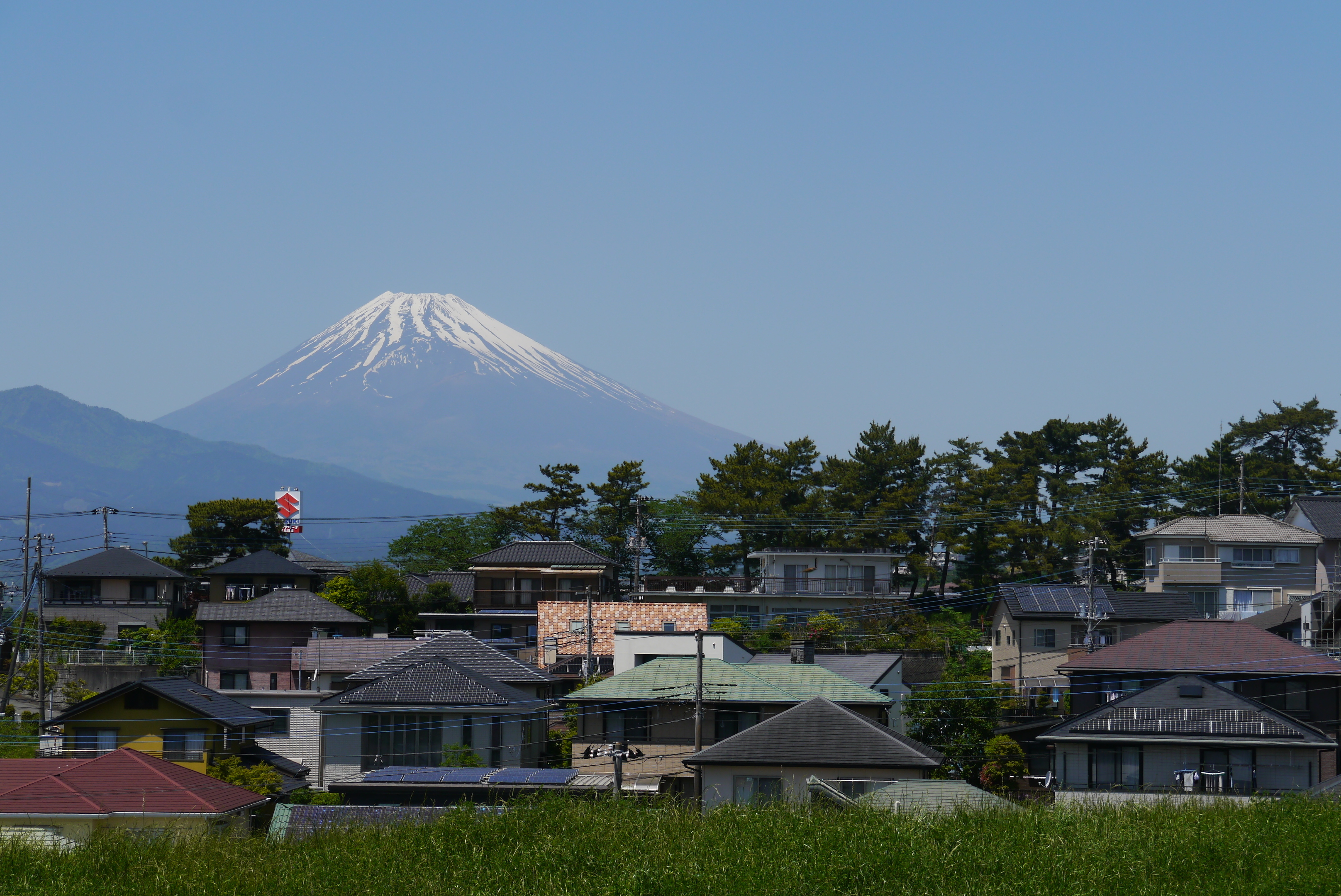 View of Mt Fuji from Yata Mishima May 5 2024 by Hector Montero - https://www.flickr.com/photos/luz_h2o_co2/53717653158/, CC BY-SA 2.0, https://commons.wikimedia.org/w/index.php?curid=149125736