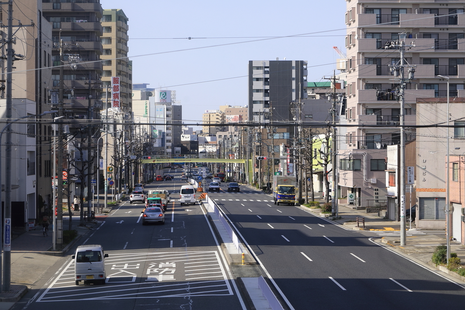 View of Route 19 from the Top of Takakura Pedestrian Bridge 2 Atsuta Ward Nagoya 2021 by Tomio344456 - Own work, CC BY-SA 4.0, https://commons.wikimedia.org/w/index.php?curid=119343508