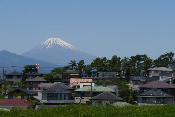 View of Mt Fuji from Yata Mishima May 5 2024 by Hector Montero - https://www.flickr.com/photos/luz_h2o_co2/53717653158/, CC BY-SA 2.0, https://commons.wikimedia.org/w/index.php?curid=149125736
