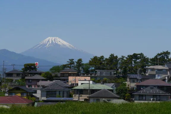 View of Mt Fuji from Yata Mishima May 5 2024 by Hector Montero - https://www.flickr.com/photos/luz_h2o_co2/53717653158/, CC BY-SA 2.0, https://commons.wikimedia.org/w/index.php?curid=149125736