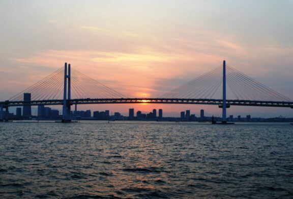 Sunset of Yokohama Bay Bridge by Captain76 - Own work, CC BY-SA 3.0, https://commons.wikimedia.org/w/index.php?curid=7931447