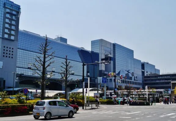 View of Kyoto Station, Kyoto (Source: Zairon from Wikipedia)