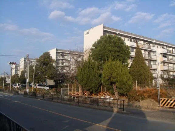 Kadoma Danchi Public Housing (Source: Mr.ちゅらさん of Wikipedia)