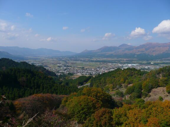 Nango Valley from Takamori Pass 2009 by Sanjo - Own work, CC BY-SA 3.0, https://commons.wikimedia.org/w/index.php?curid=8800614