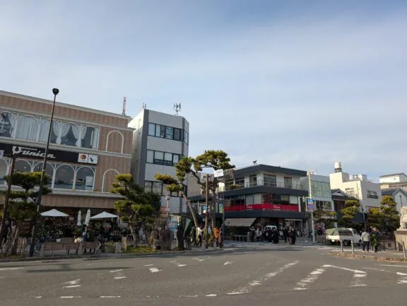 Buildings in Kamakura by Syced - Own work, CC0, https://commons.wikimedia.org/w/index.php?curid=157988959