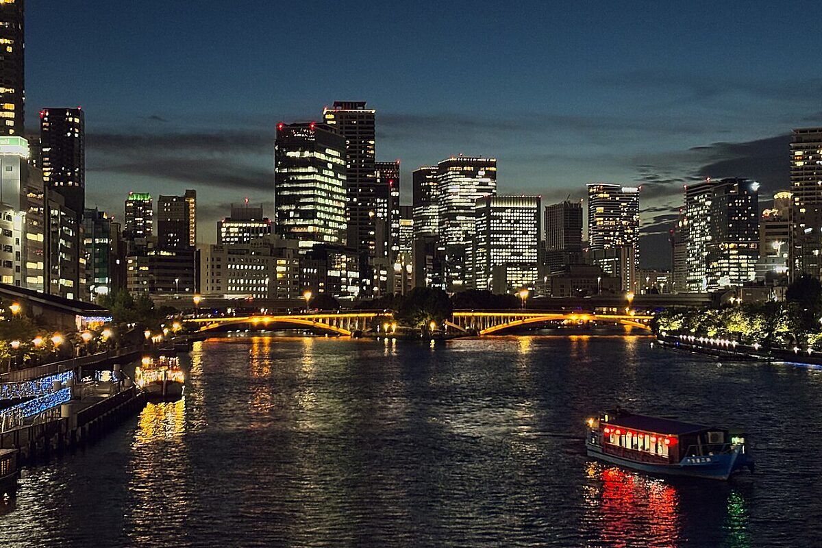 A view of the river at night in Nakanoshima, Osaka