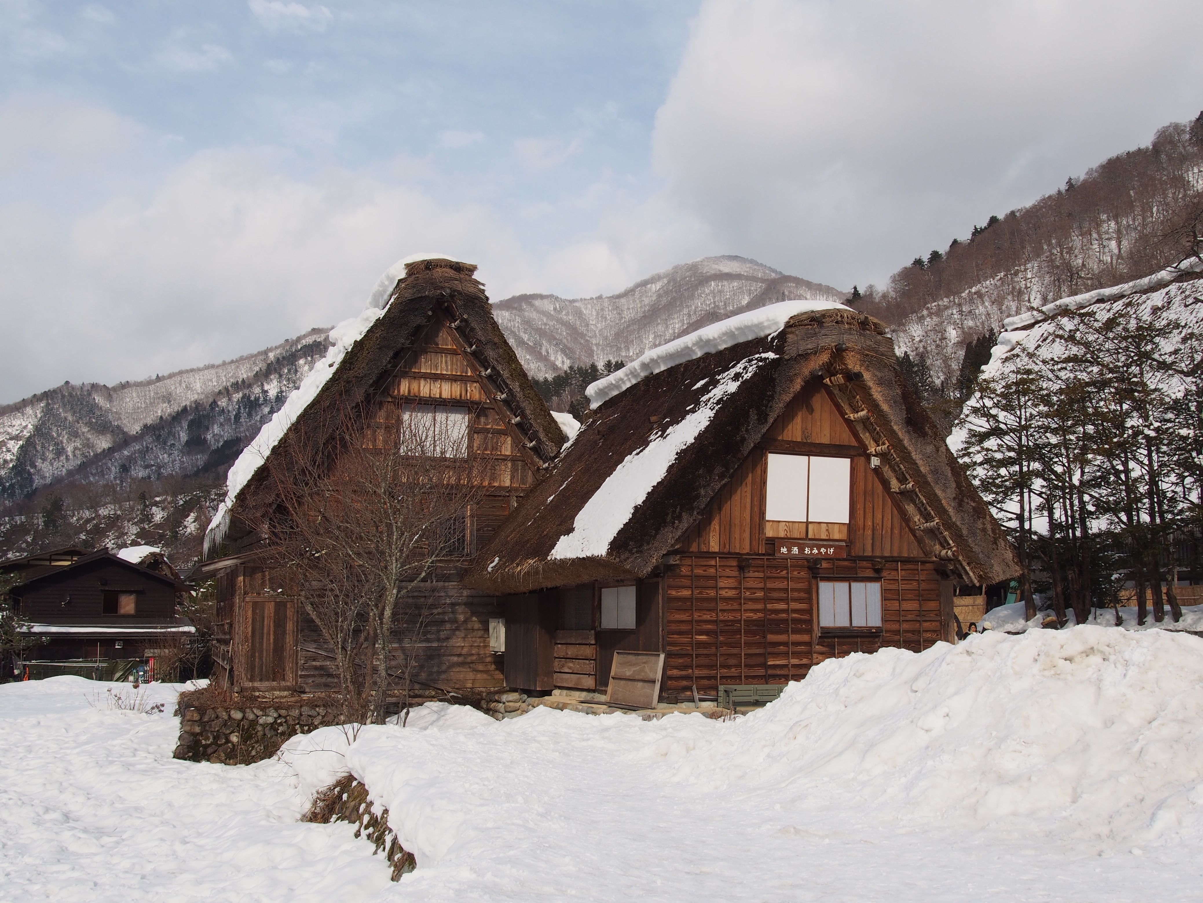 A snow-covered Gassho-Zukuri houses in Shirakawa, Japan's UNESCO heritage site.

robs quiambao 78160407 13142796